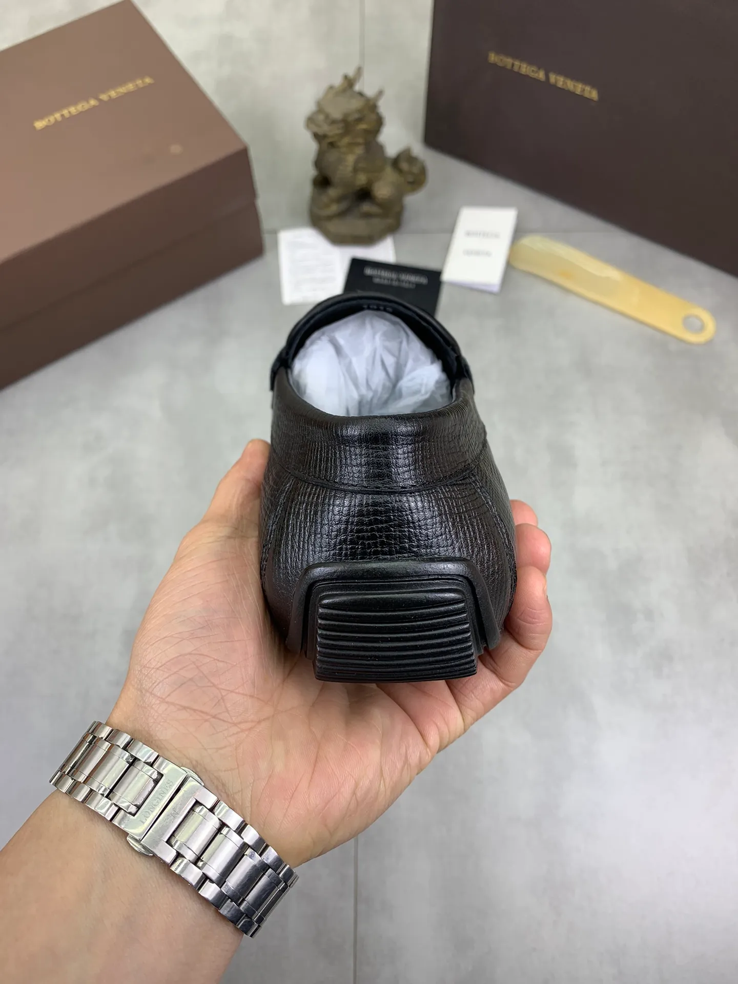Men's shoes 💰P420 [New model] Water-dyed Niuli 💰High-quality business beanie shoes 💎💎💎 BOTTEGA VENETA official website synchronizes the latest top version of BV in the market, accepts material comparison, shoe type comparison, process comparison, practical and texture, versatile, suitable for any occasion, the more you look at it, the more it tastes. Pure hand-woven craftsmanship - Upper material, hand-woven calfskin imported from Italy 🇮🇹 - High-quality water-dyed cowhide lining - Original private model customized outsole -Size: 39-44 (38 45 can be customized) Color: black optional